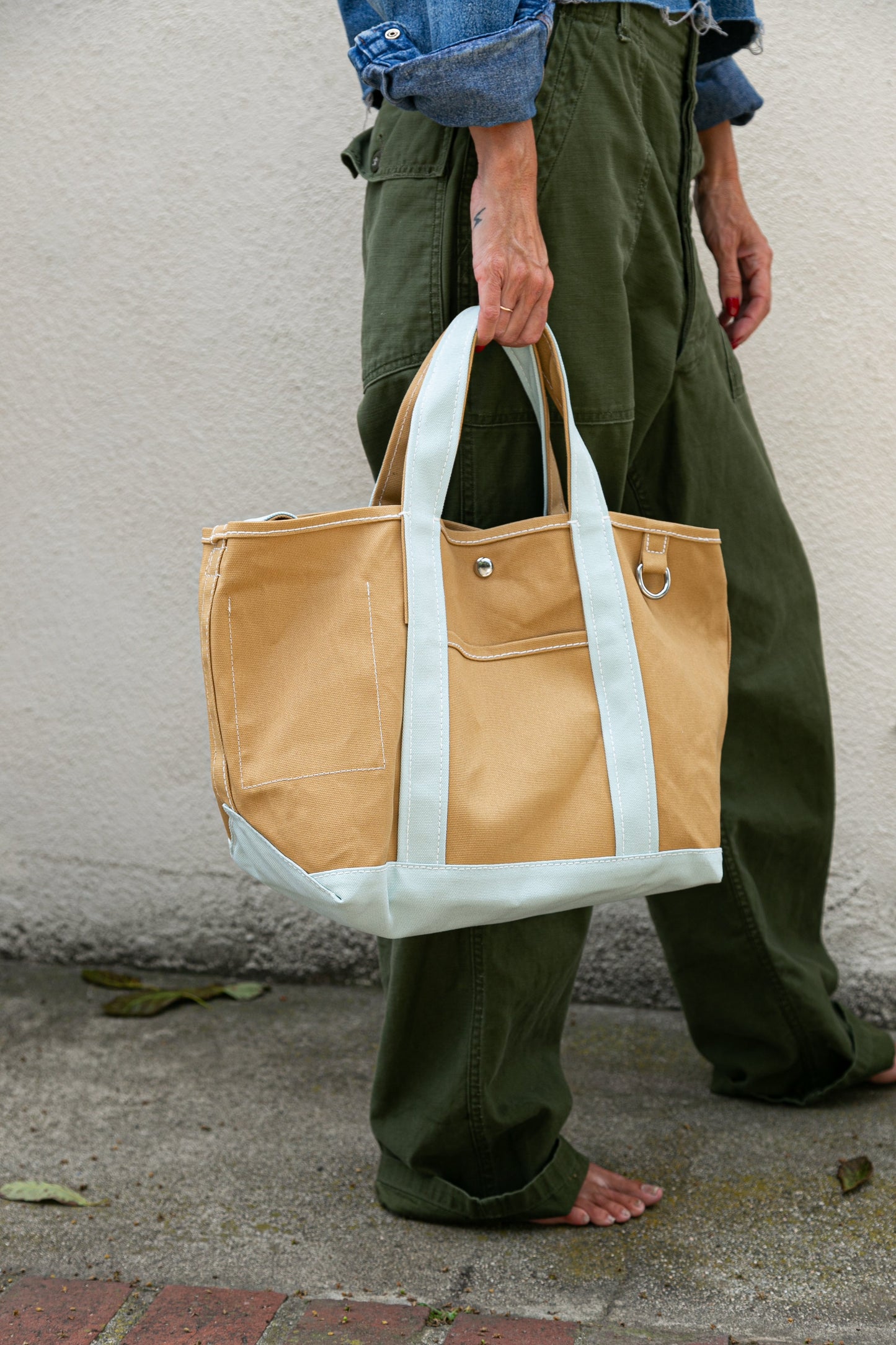 Oliver Canvas Utility Tote in Blue Tan