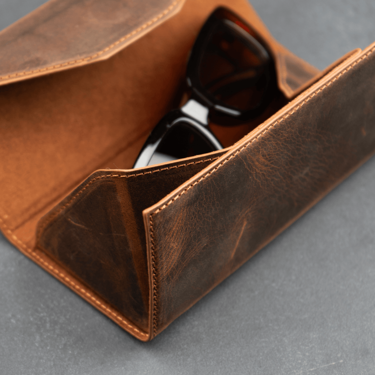 Luxury Leather Sunglasses Case - Dark Brown / Safe Shutdown / Elegant Design / Compact and Portable