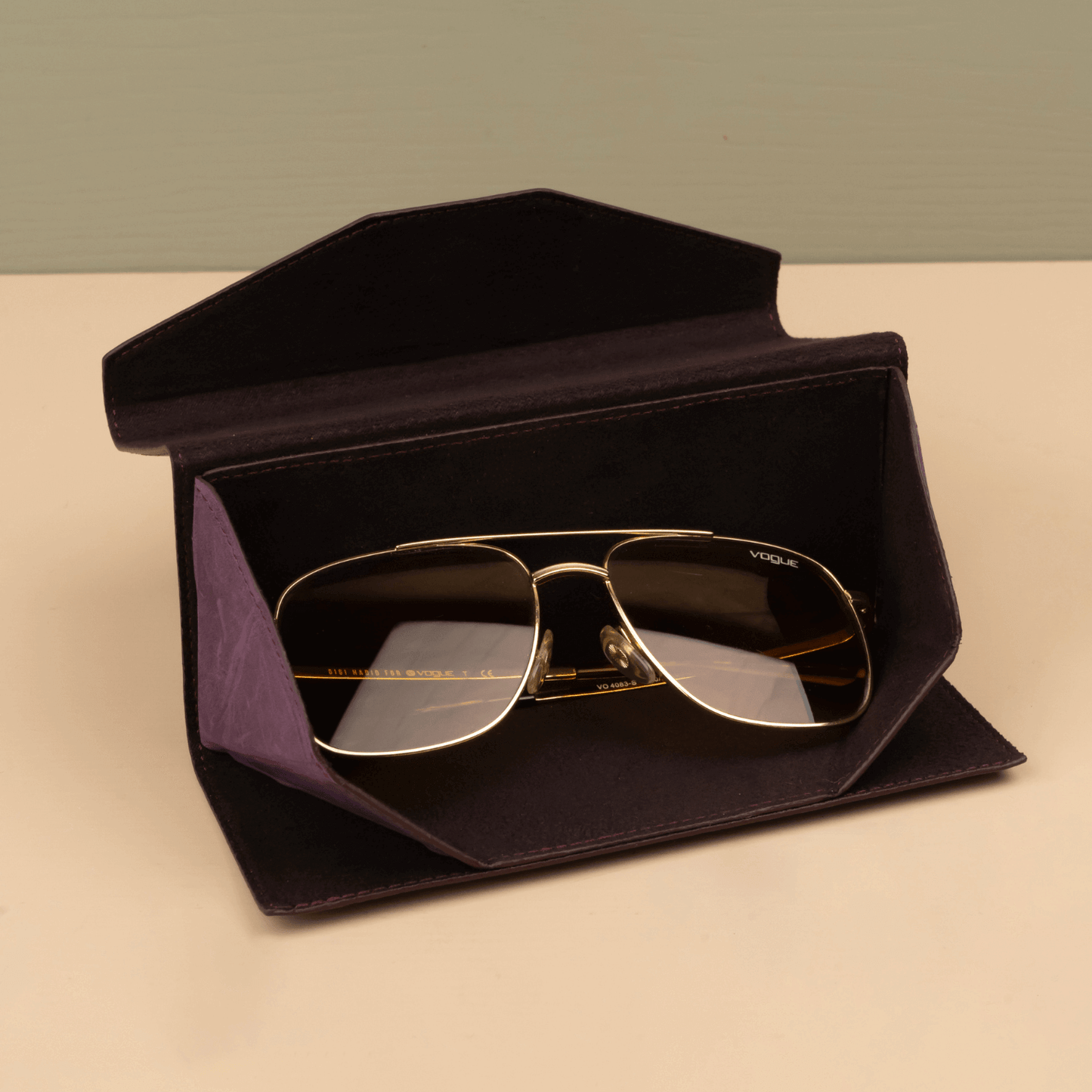 Luxury Leather Sunglasses Case - Purple / Safe Shutdown / Elegant Design / Compact and Portable