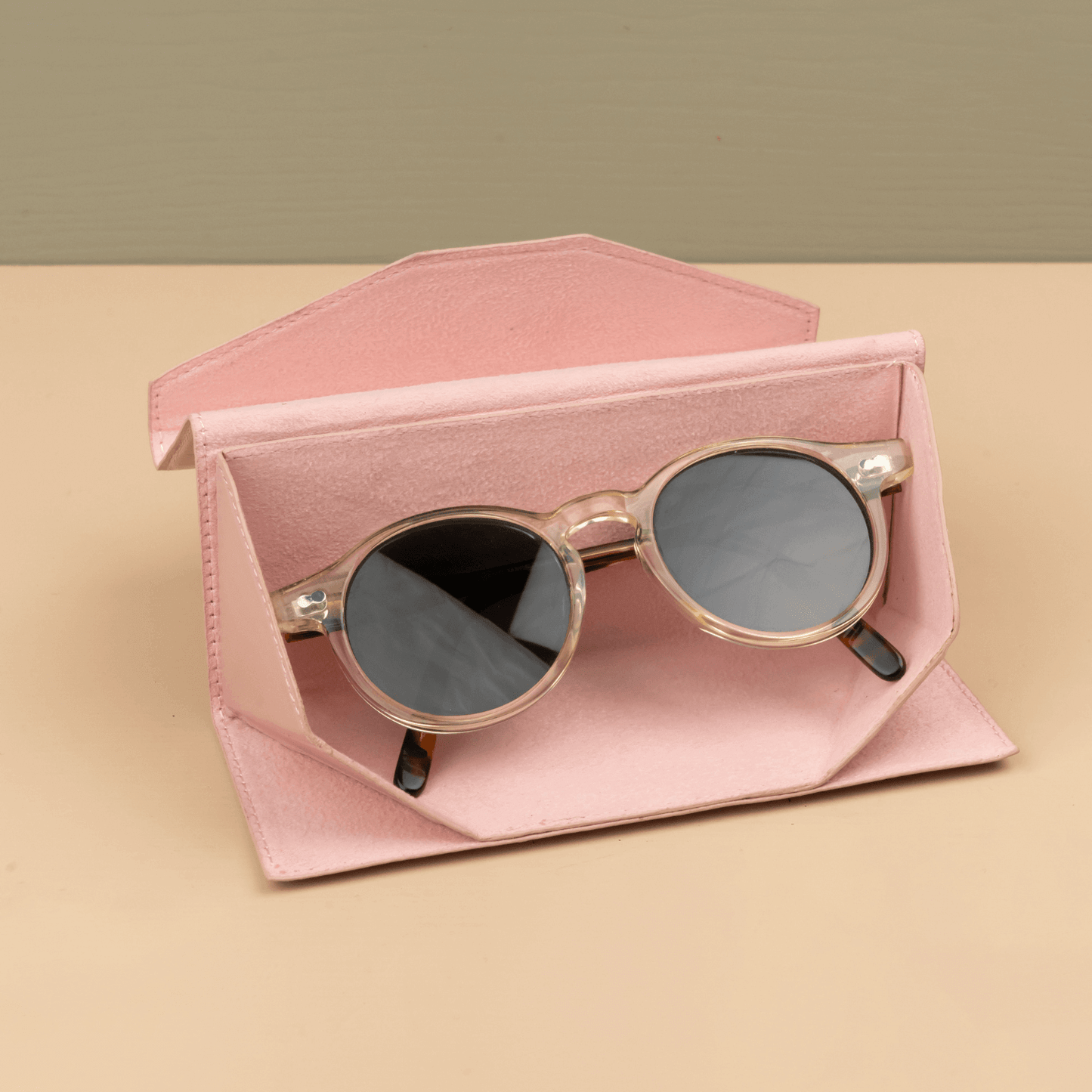 Luxury Leather Sunglasses Case - Pink / Safe Shutdown / Elegant Design / Compact and Portable