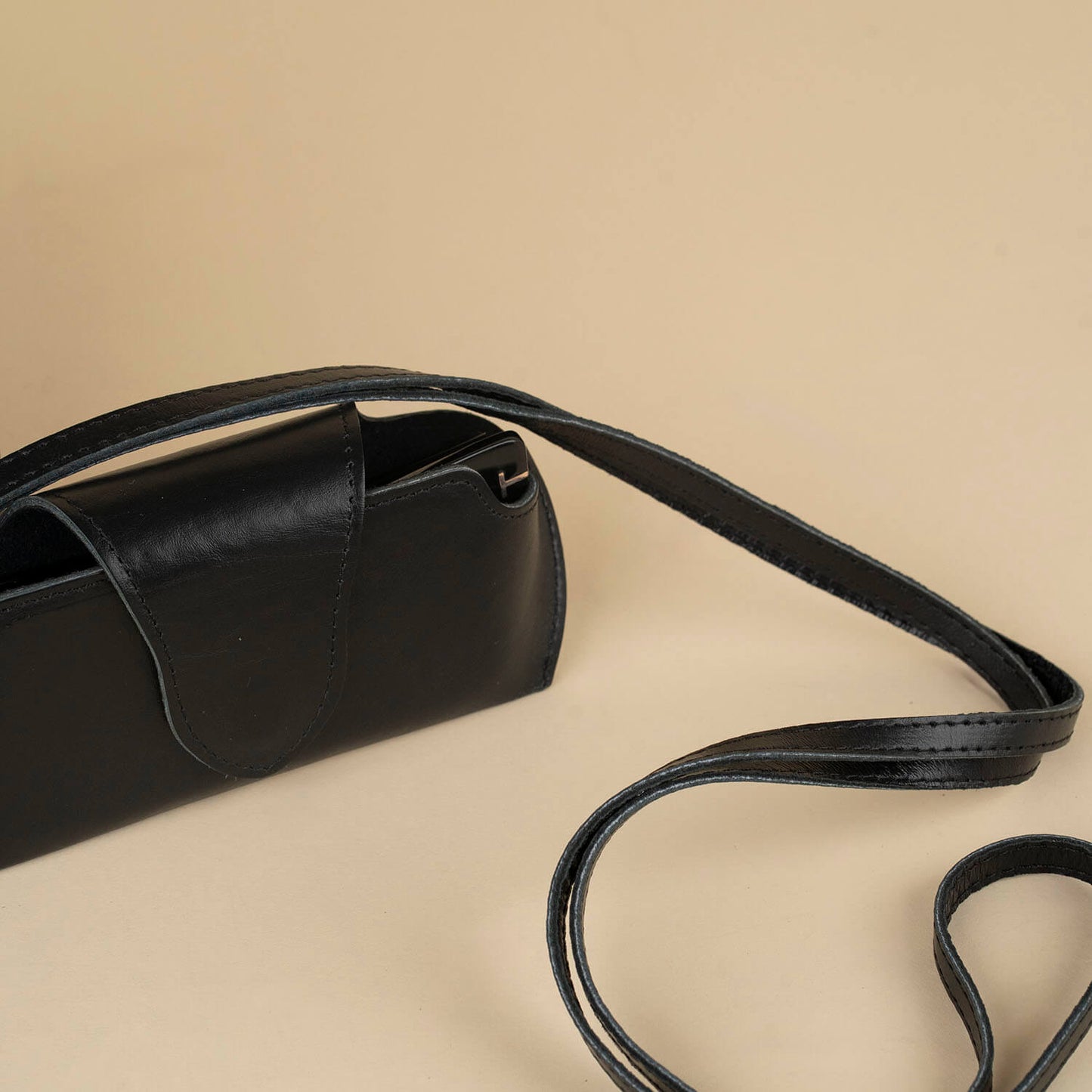 Leather Sunglass Case with Wrist Strap - Black /  Soft interior / Removable Wrist Strap / Vintage-Inspired