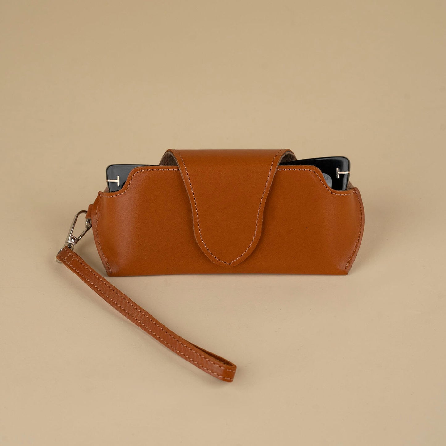 Leather Sunglass Case with Wrist Strap - Medium Brown /  Soft interior / Removable Wrist Strap / Vintage-Inspired