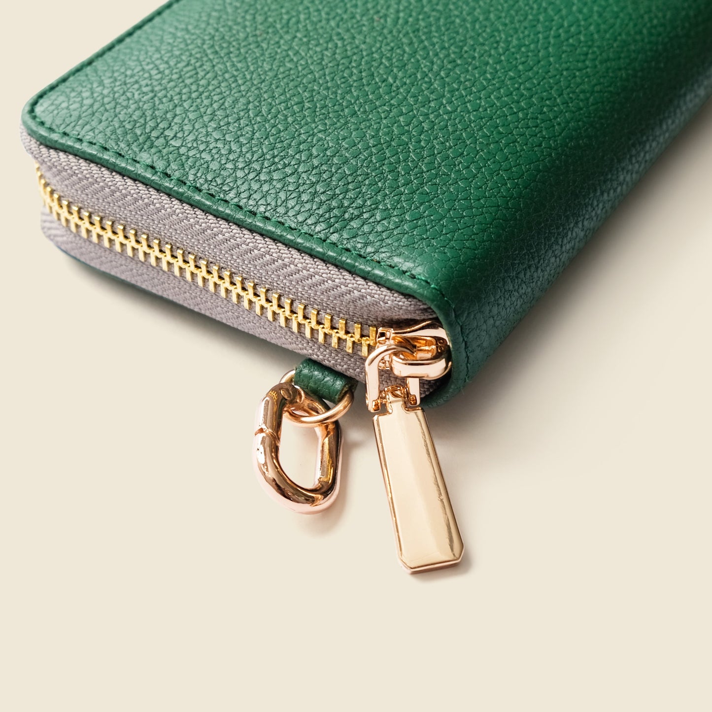 Large Zipper Wallet with Detachable Key Ring - Green