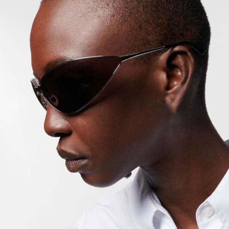 SVELTE - Black Polarized Lenses, Gold Chrome Frame