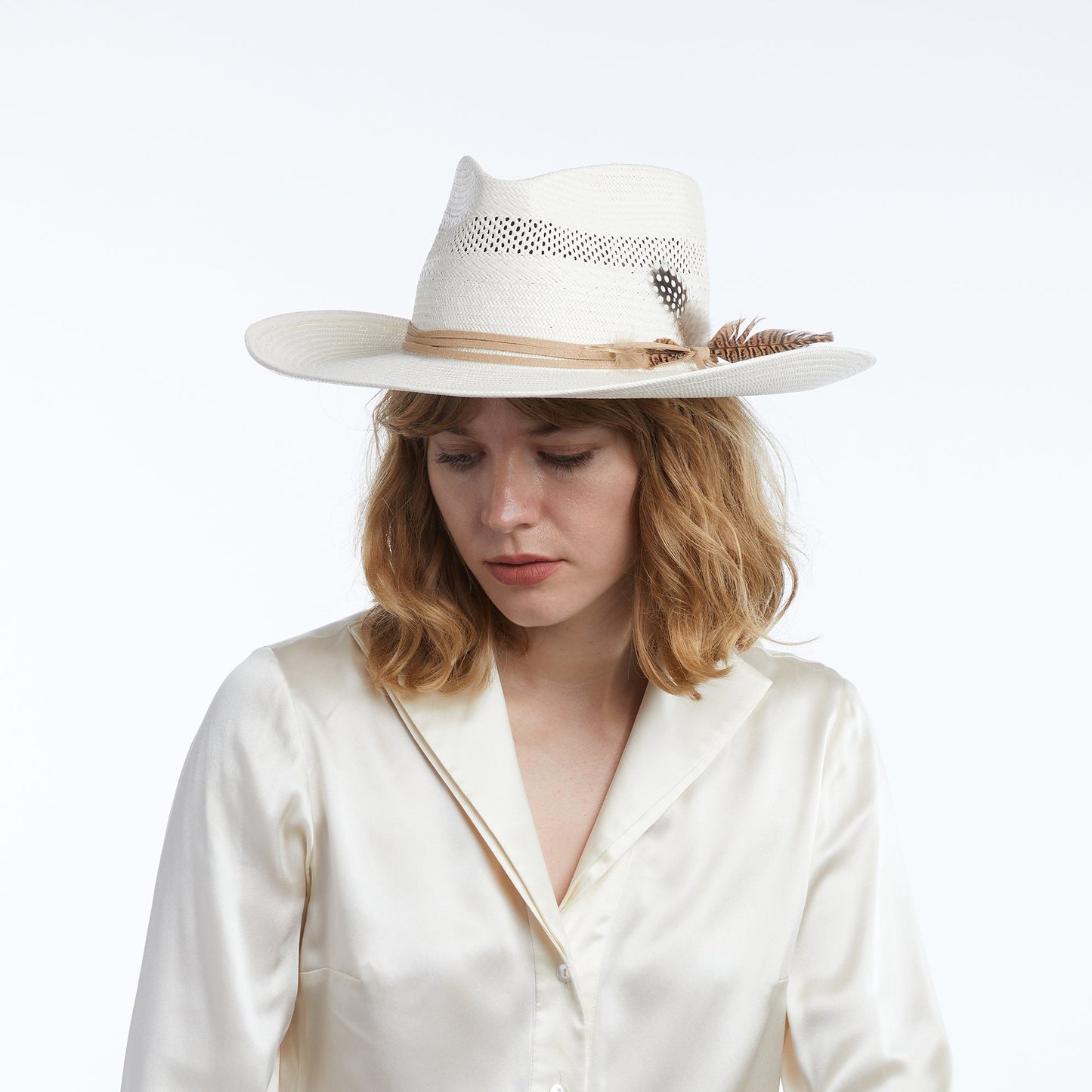 Avita Toyo Cowboy in Ivory