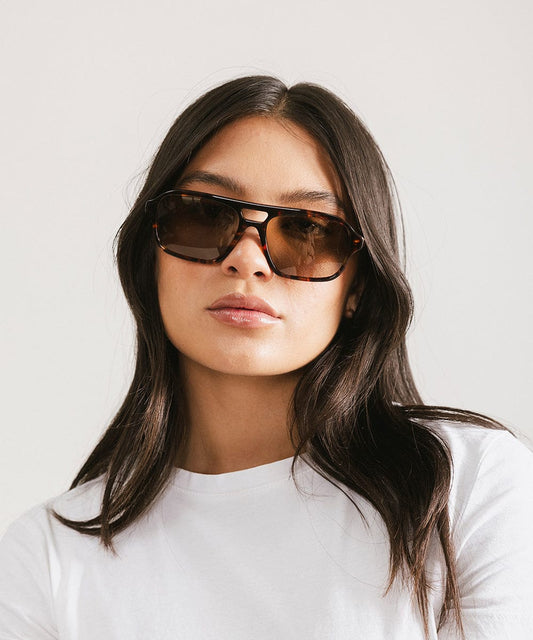 Vintage-Inspired Aviator Sunglasses